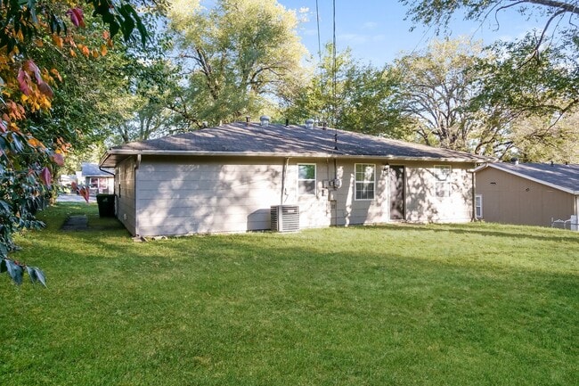 Building Photo - 6113 E 153 St