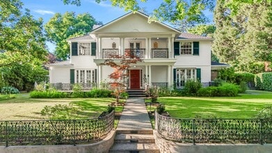 Building Photo - 629 SE Saint Andrews Dr