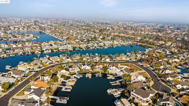 Building Photo - 4730 Spinnaker Way