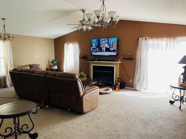 Building Photo - 213 White Mountain Meadows Dr