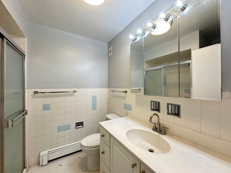 Building Photo - 8644 Skokie Blvd