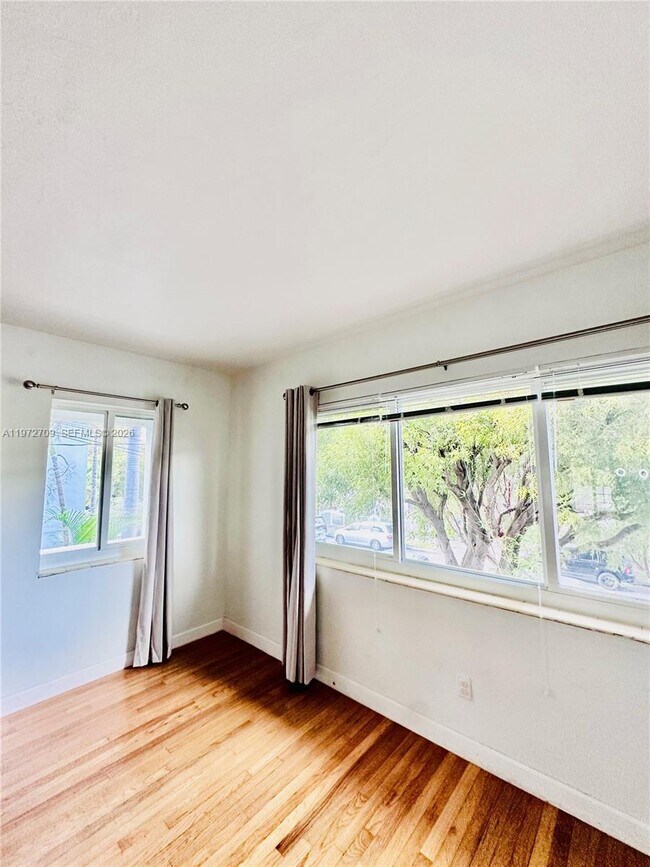 Building Photo - 1180 SW 22nd Terrace