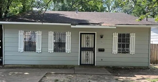 Building Photo - 6002 Henderson Ave