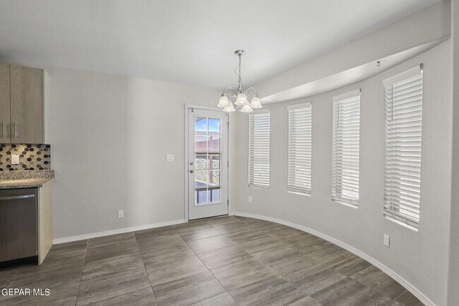 Building Photo - 947 Follifoot Pl