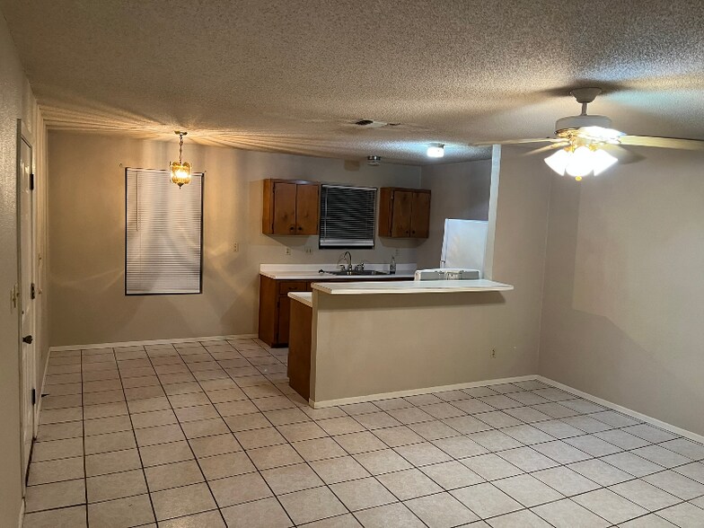 Building Photo - 1005 Commerce St