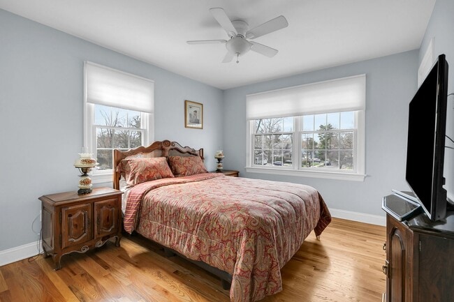 Building Photo - 11 Lakeside Ave