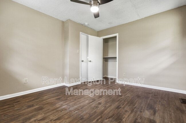 Building Photo - 2461 Mirahill Dr