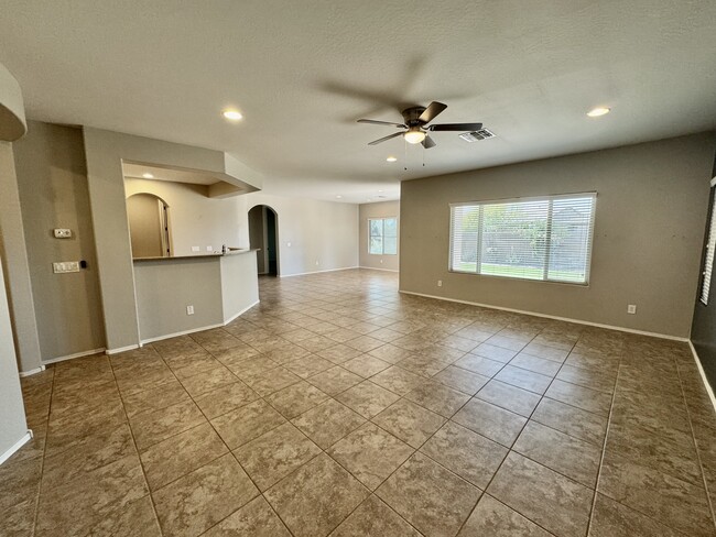 Building Photo - 5557 W Admiral Way