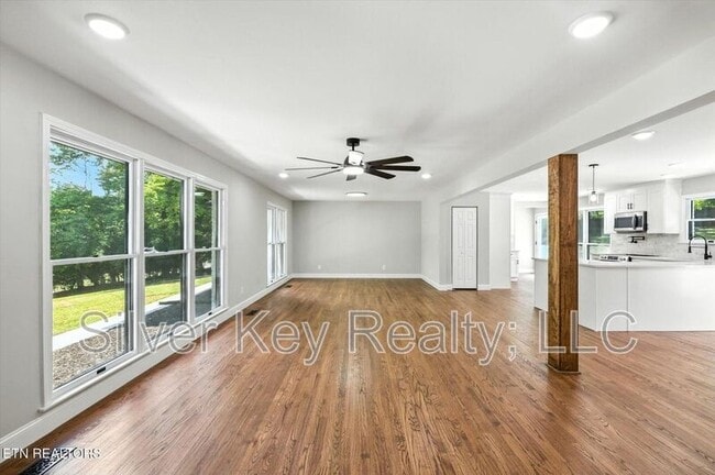 Building Photo - 1113 Springfield Dr