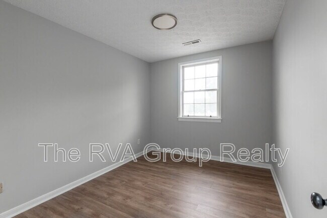 Building Photo - 3807 Woodlawn St