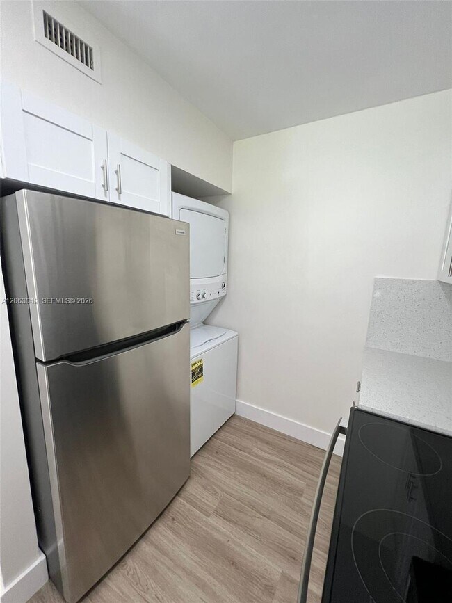 Building Photo - 2685 W 66th St