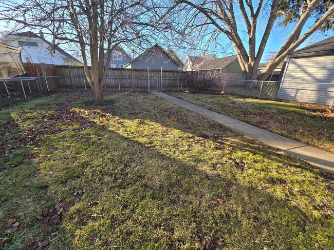Building Photo - 4028 14th Ave