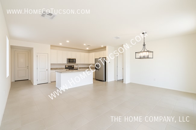 Building Photo - 5560 W Tumacacori Trl