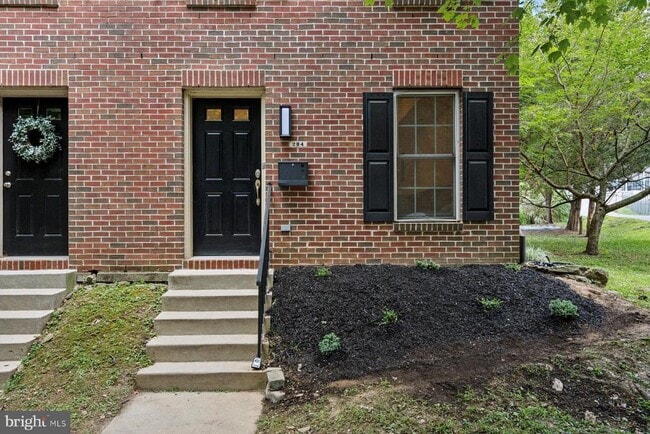 Building Photo - 284 Parker Ave