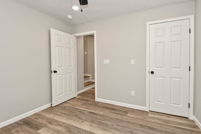 Building Photo - Springfield 4 Bed Rental | Fully Remodeled | Corner Lot