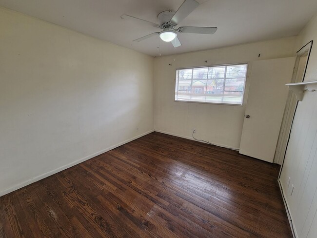 Building Photo - 3 bed move in ready!