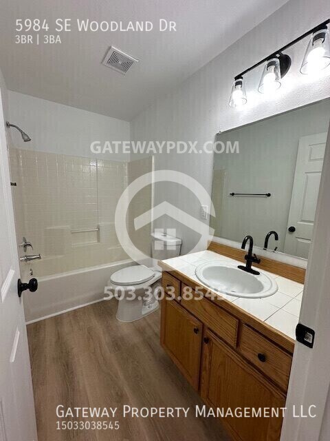 Building Photo - 5984 SE Woodland Dr