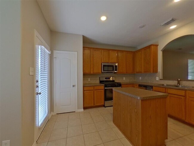 Building Photo - 28818 Hidden Cove Dr