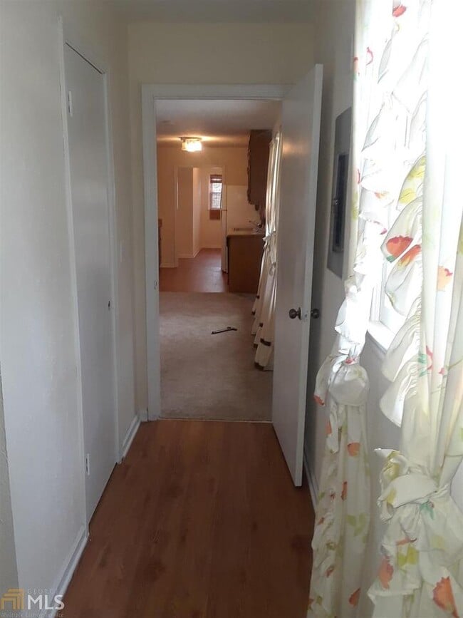 Building Photo - 995 Green St SE