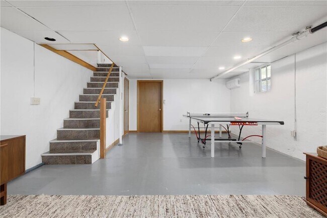 Building Photo - 14 Greenough Pl