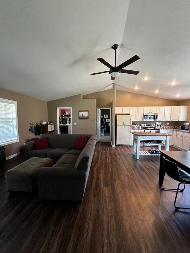 Building Photo - Furnished 3-Bedroom Home in Quiet Victor N...
