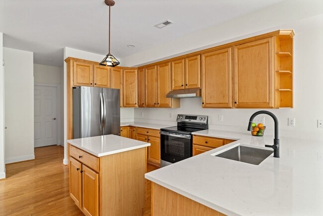 Building Photo - 4990 Lake Tree Ln