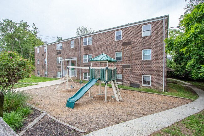 Building Photo - 108 W Monroe Ave