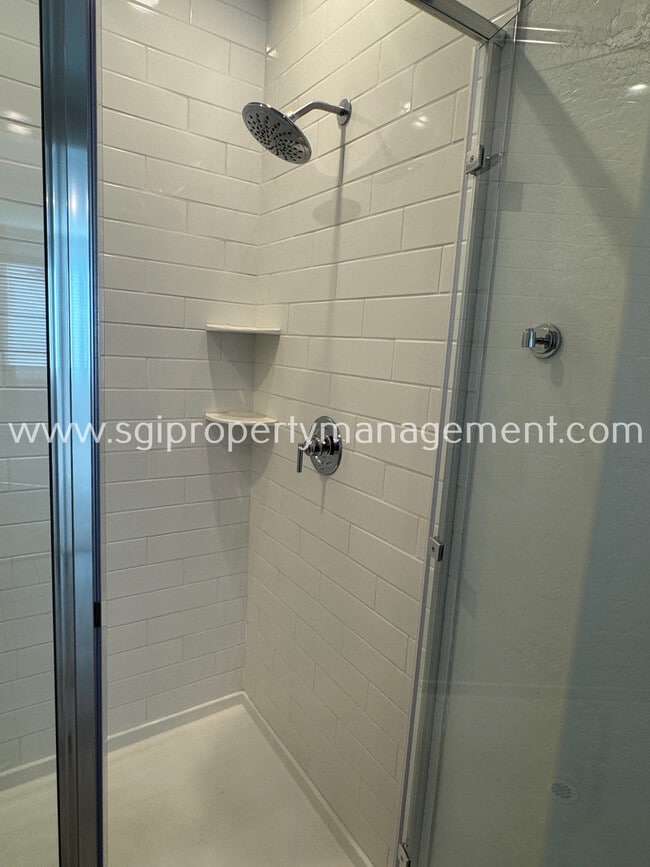 Building Photo - 16949 W Evergreen Rd