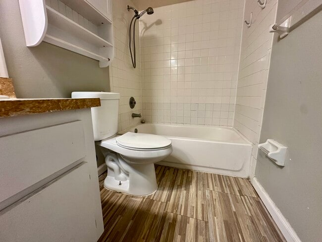 Building Photo - 2570 W 67th Pl