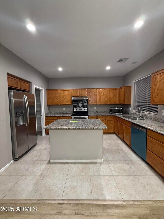 Building Photo - 2014 S Falcon Dr