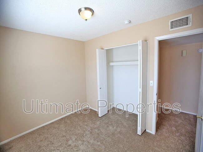 Building Photo - 6938 W Cochise Dr