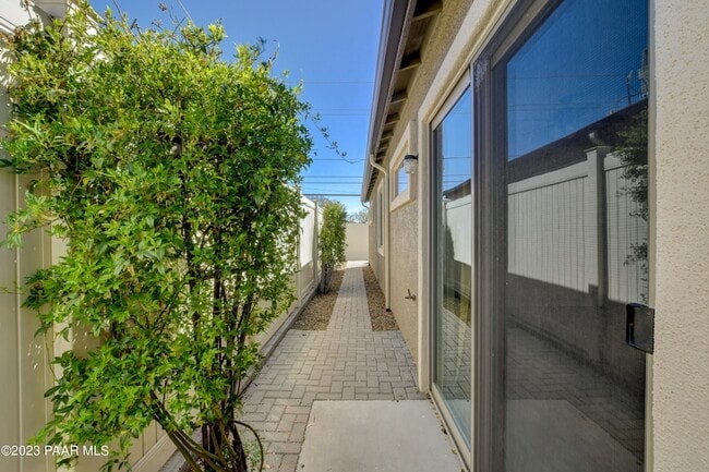 Building Photo - 915 Gail Gardner Way