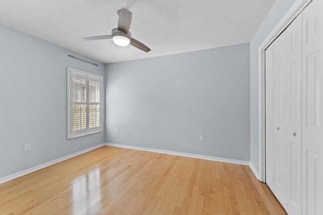 Building Photo - Absolutely stunning executive (LARGE) 3 BR / 2 BA / 2 Car Garage home in the highly sought after ...