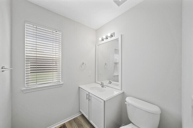 Building Photo - 5826 Kenwood