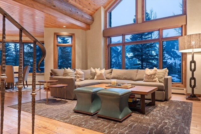 Building Photo - 395 Silverlode Dr