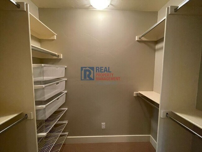 Building Photo - 233 S Pearl St