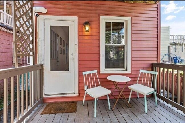 Building Photo - 171 Brooks St