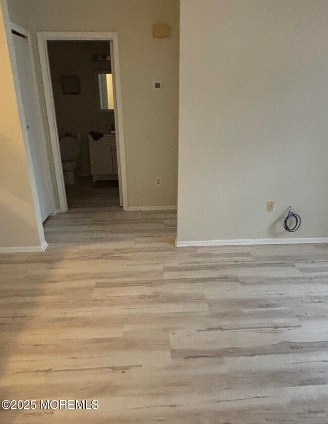 Building Photo - 105 Des Moines Ct