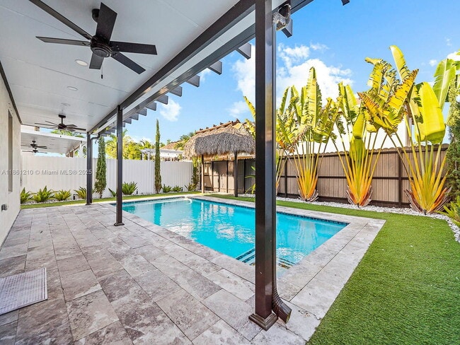 Building Photo - 501 NE 6th Ct