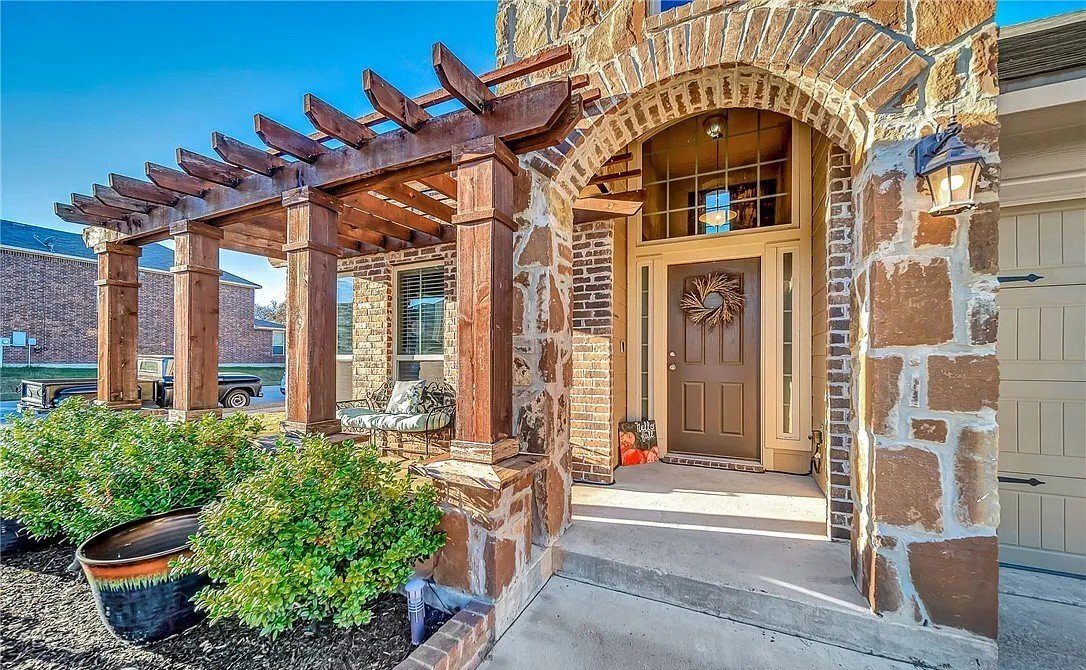 Building Photo - 3701 Castleton Dr