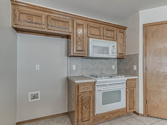 Building Photo - 4 Bed | 2 Bath | 2 Car Garage - Edmond Schools - North Hampton Addition