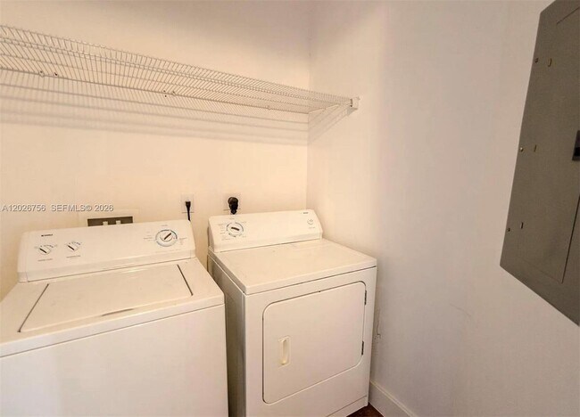Building Photo - 1791 NE Miami Gardens Dr