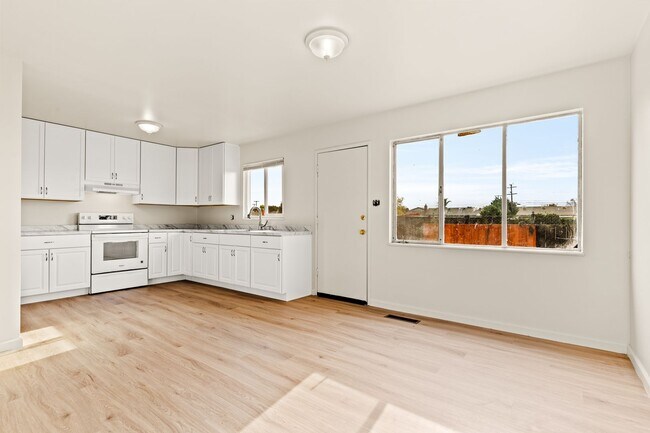 Building Photo - Just Updated! 3 Bed House in San Leandro |...