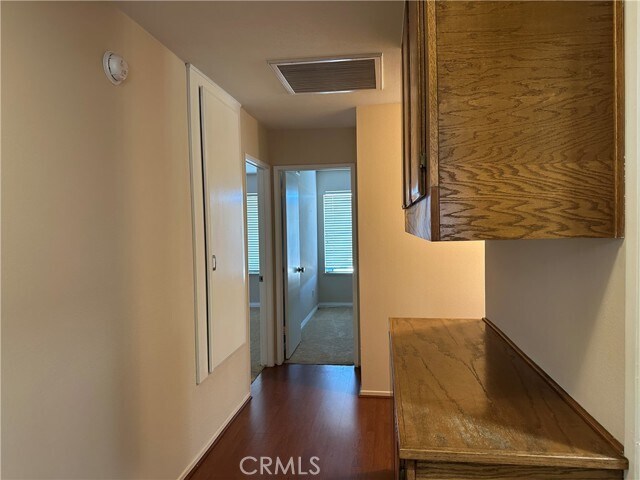 Building Photo - 538 Iris St
