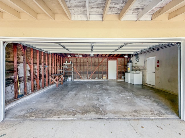 Building Photo - Stunning 3B/2BA Spacious House with Attached Garage and Large Yard in Clairemont!