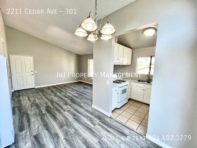 Building Photo - 2211 Cedar Ave