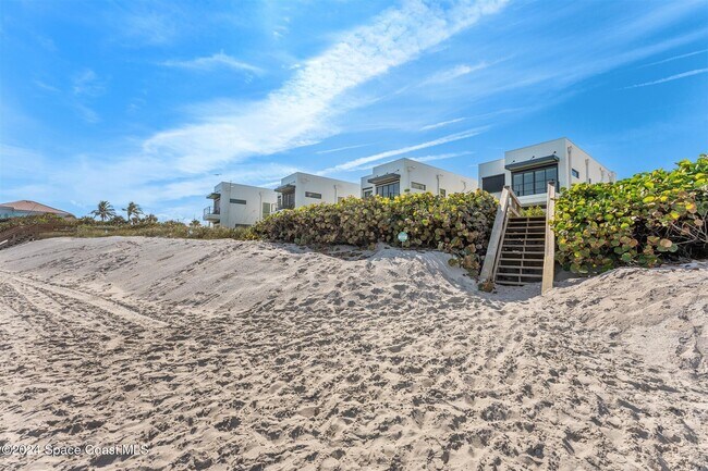 Building Photo - 225 Strand Dr