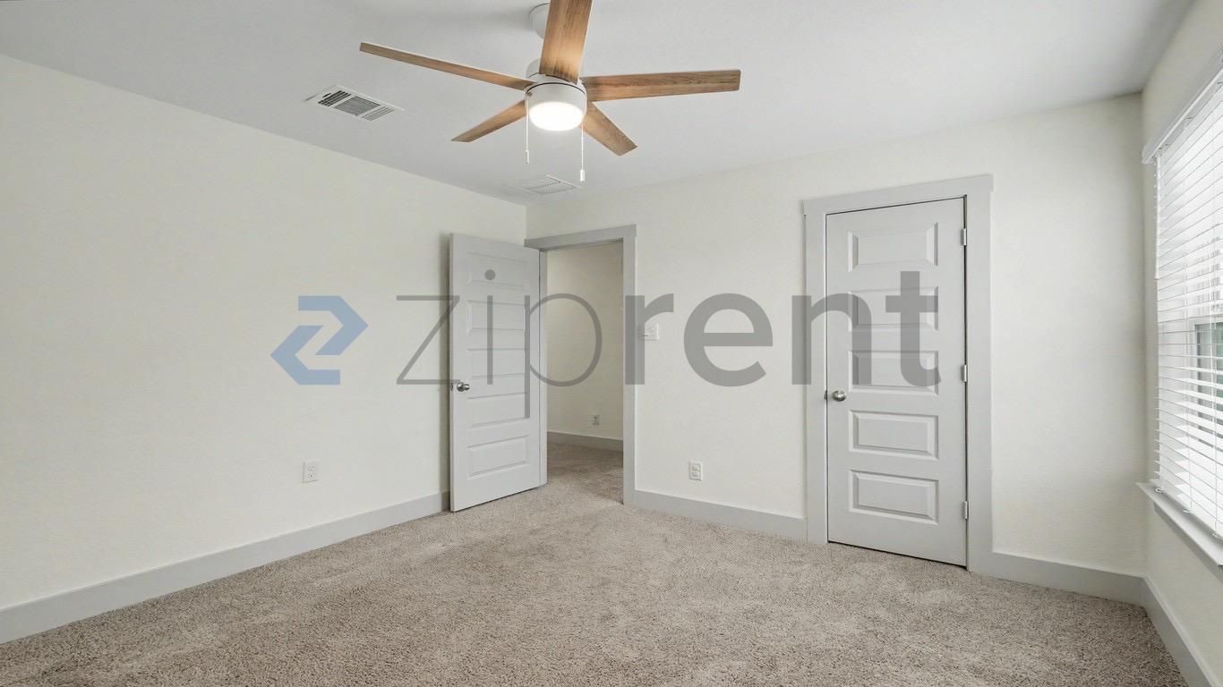 Building Photo - Unit