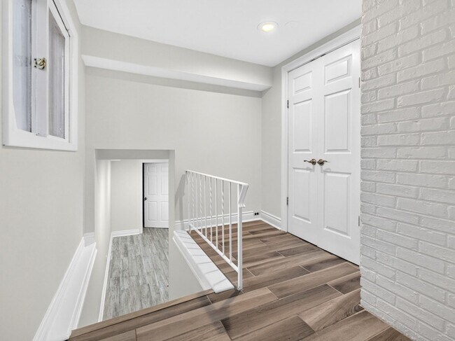 Building Photo - 800 Ridgemoor Dr