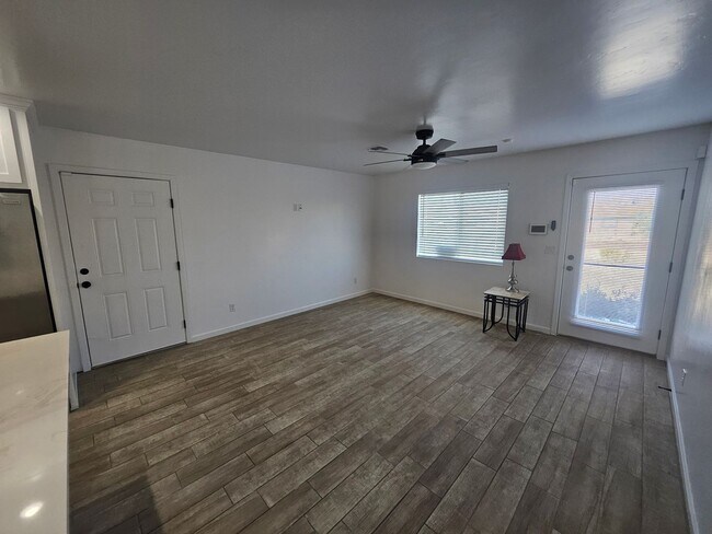 Building Photo - 1st MONTH'S RENT FREE!!! 3 Bedroom Home Located in Bullhead City